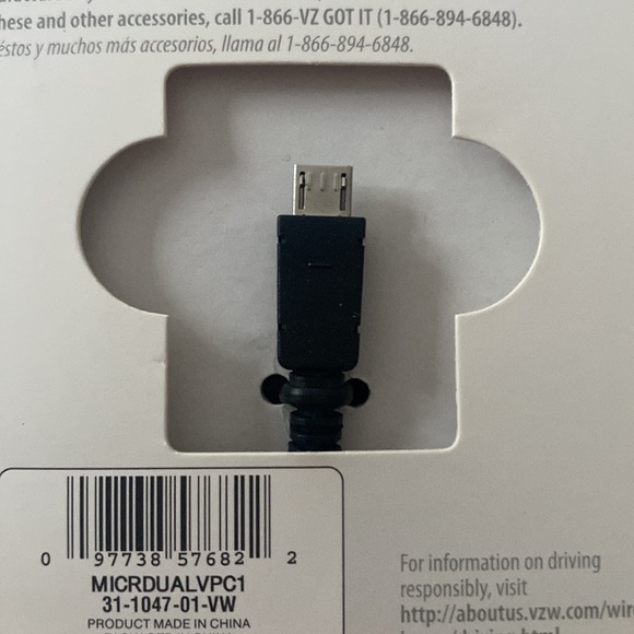 NWT Verizon Wireless Car Charger with USB port, charge two phones at once - Picture 4 of 11